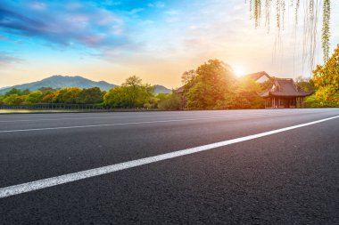Yol ve Doğal Peyzaj