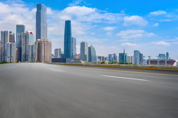 Camino Pavimento Edificios Ciudad Guangzhou Horizonte — Foto de Stock