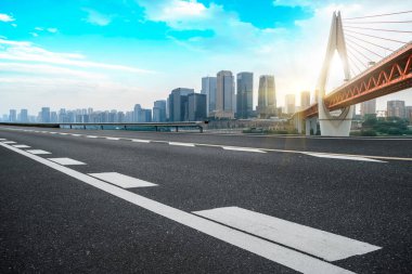 Yol Zemini ve Kentsel Skyline Mimarisi