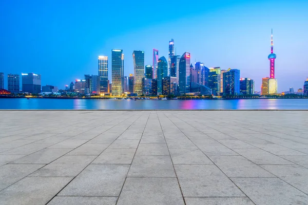 Cielo Azul Suelo Mármol Vacío Horizonte Shanghai Arcos Urbanos —  Fotos de Stock