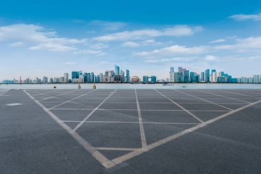 Öndeki otoyol asfalt kaldırım kenti ticari bui inşa ediyor