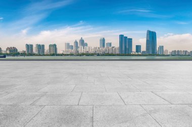 Boş mermer zemin ve Suzhou şehri..