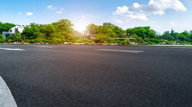 Landscap 'ın Yol Asfaltlama ve Doğal Manzarası