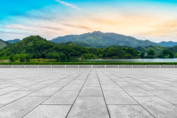 Empty Plaza Floor Bricks Beautiful Natural Landscape — Stock Photo, Image