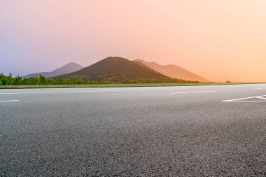 Landscap 'ın Yol Asfaltlama ve Doğal Manzarası