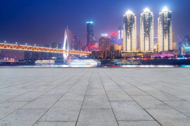 Yol Zemini ve Kentsel Skyline Mimarisi