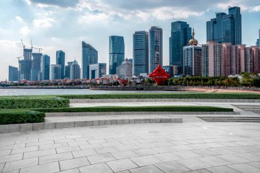 Prospect Meydanı Tuğla Ofis Binası