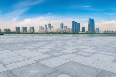 Boş mermer zemin ve Suzhou şehri..