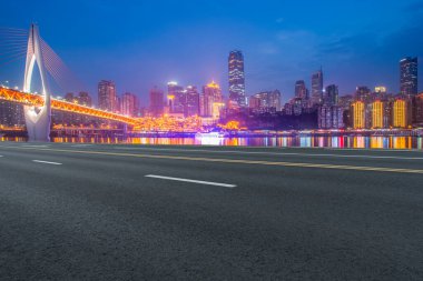 Yol Zemini ve Kentsel Skyline Mimarisi