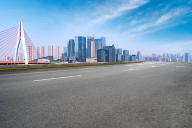 Chongqing kentinin yol yüzeyi ve ufuk çizgisi