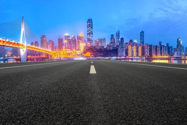 Yol Zemini ve Kentsel Skyline Mimarisi