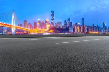 Yol Zemini ve Kentsel Skyline Mimarisi