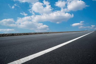 Yol Zemini ve Gökyüzü Sahası