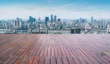 Boş kare döşemeleri olan kentsel gökdelenler