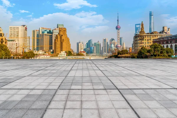 Blå Himmel Tomt Marmorgolv Och Silhuett Shanghai Urban Archi — Stockfoto