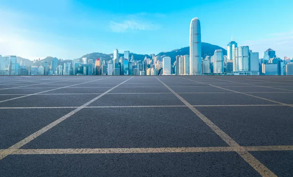香港の近代都市建築の道路とスカイライン — ストック写真
