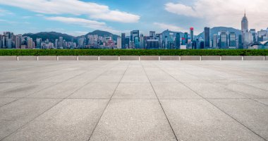 Mimari Plaza ve zemin döşemeleri olan kentsel gökdelenler.