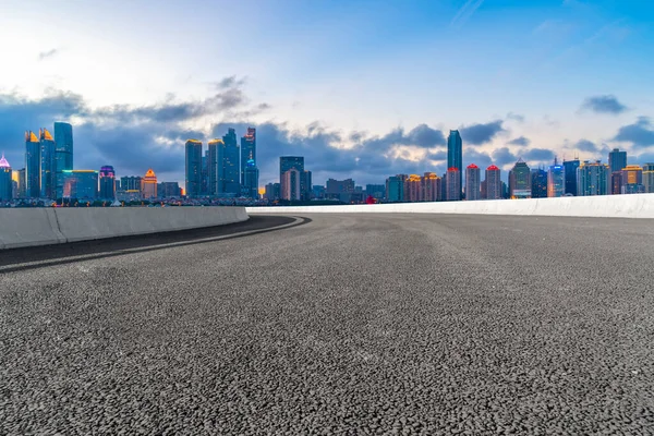 Die Skyline Der Stadtsilhouette Des Qingdao Expressway — Stockfoto