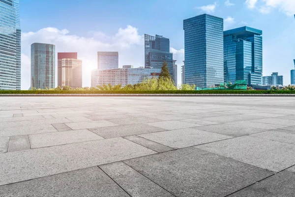 Empty Square Floor Tiles Skyline Modern Urban Buildings — Stock Photo, Image