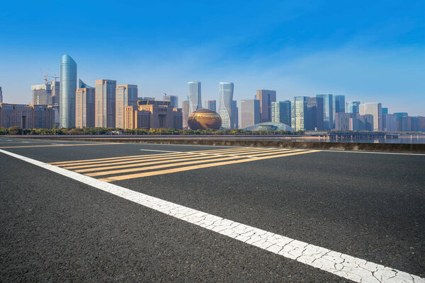 The skyline of the urban skyline of Hangzhou Expressway