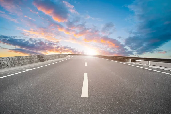 Asphaltstraße Und Himmel — Stockfoto