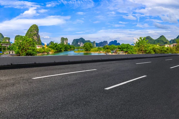 Blue Sky Road Surface Landscape Scenery — Stock Photo, Image