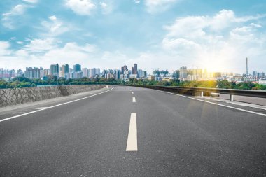 Yol Zemini ve Kentsel Skyline Mimarisi
