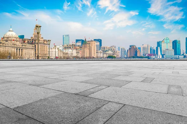 Blå Himmel Tomt Marmorgolv Och Silhuett Shanghai Urban Archi — Stockfoto