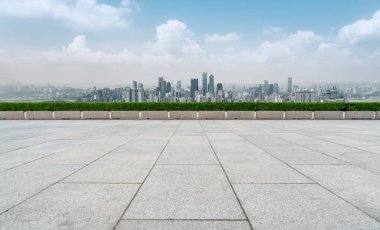 Boş kare döşemeleri olan kentsel gökdelenler