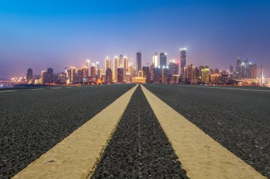 Chongqing kentinin yol yüzeyi ve ufuk çizgisi