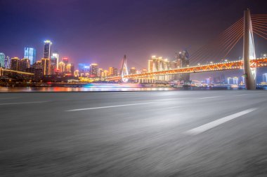 Yol Zemini ve Kentsel Skyline Mimarisi