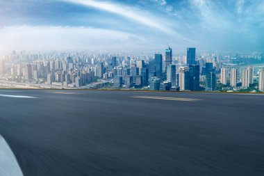 Chongqing kentinin yol yüzeyi ve ufuk çizgisi