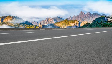 Air Tar Karayolu Meydanı ve Doğal Landscap