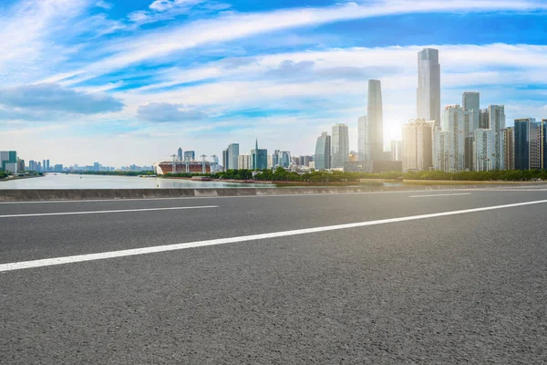 Camino Pavimento Edificios Ciudad Guangzhou Horizonte —  Fotos de Stock