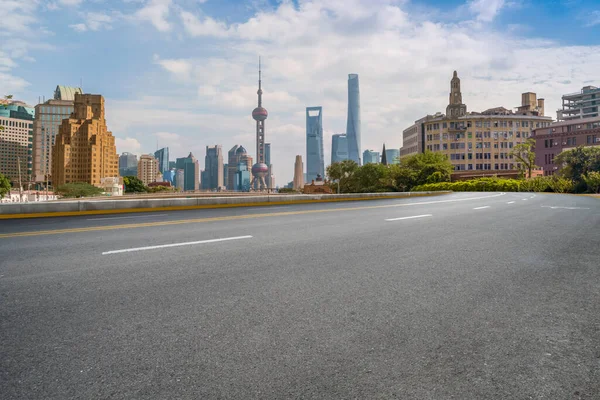 Camino Asfalto Vacío Largo Edificios Comerciales Modernos China — Foto de Stock