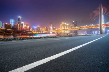 Yol Zemini ve Kentsel Skyline Mimarisi