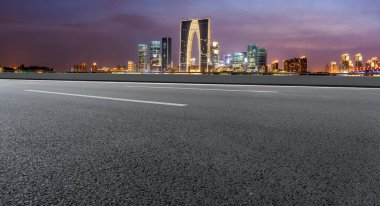 Yol Zemini ve Kentsel Skyline Mimarisi