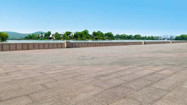 Empty Plaza Floor Bricks Beautiful Natural Landscape — Stock Photo, Image