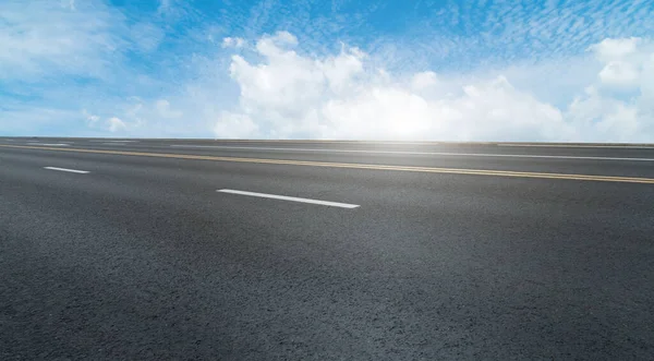 Αστική Road Και Sky Cloud Landscap — Φωτογραφία Αρχείου