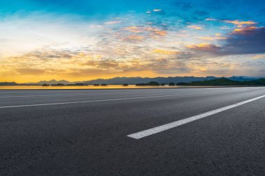 Otoyol Asfalt Asfalt Asfaltlama ve Doğal Yer Yüzeyi