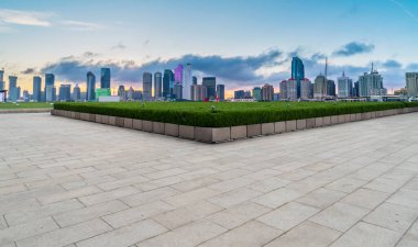 Prospect Meydanı Tuğla Ofis Binası