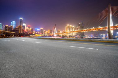 Yol Zemini ve Kentsel Skyline Mimarisi