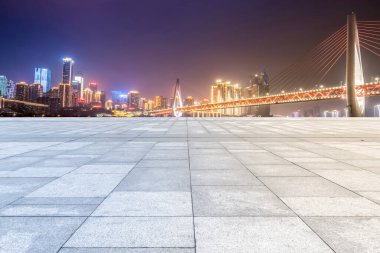 Yol Zemini ve Kentsel Skyline Mimarisi