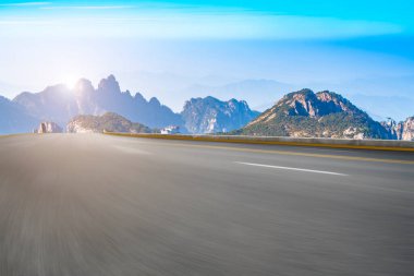 Air Tar Karayolu Meydanı ve Doğal Landscap