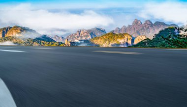 Air Tar Karayolu Meydanı ve Doğal Landscap
