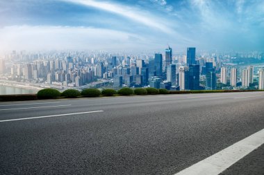 Chongqing kentinin yol yüzeyi ve ufuk çizgisi