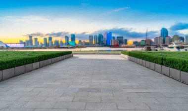 Prospect Meydanı Tuğla Ofis Binası