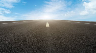 Şehir Yolu ve Gökyüzü Bulutu