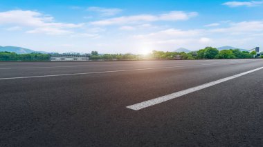 Landscap 'ın Yol Asfaltlama ve Doğal Manzarası