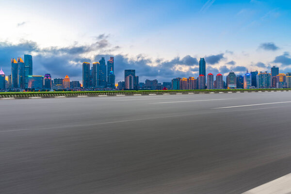 The skyline of the urban skyline of Qingdao Expressway